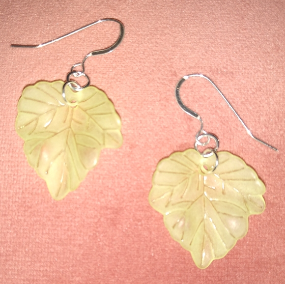 Solid 925 REAL Sterling Silver Wires Light Green Ivy Leaves Leaf Earrings New - Picture 1 of 6